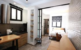 Emily In Athens - Central Design Awarded Flat Syntagma E3